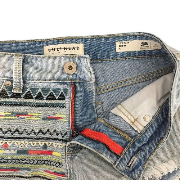 Bullhead Denim Co Low Rise Jean Shorts Womens Size 3 Embroidered Aztec - Picture 4 of 8